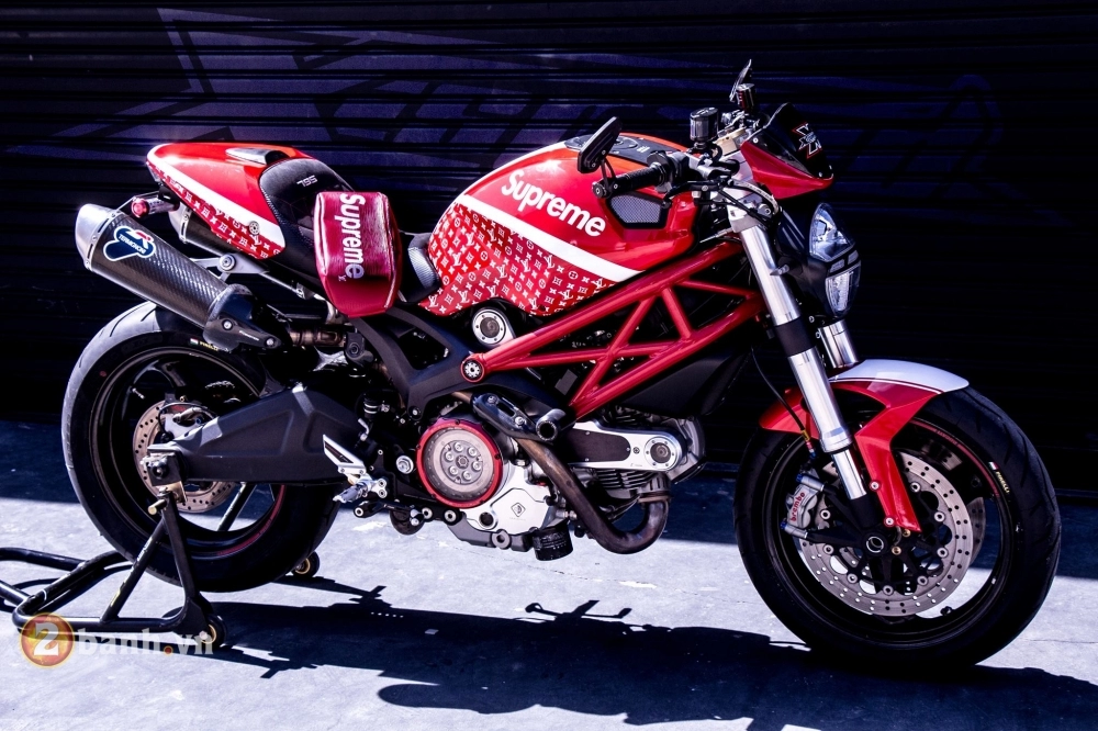 Ducati monster 795 với vẻ ngoài đầy xa xỉ và thời trang mang phong cách supreme