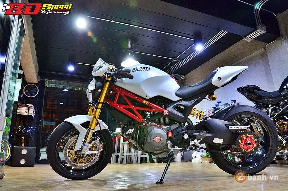 Ducati monster 796 lột xác cực kì ngoạn mục đến ấn tượng