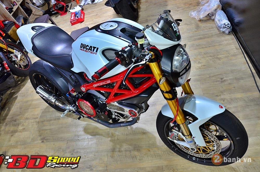 Ducati monster 796 lột xác cực kì ngoạn mục đến ấn tượng