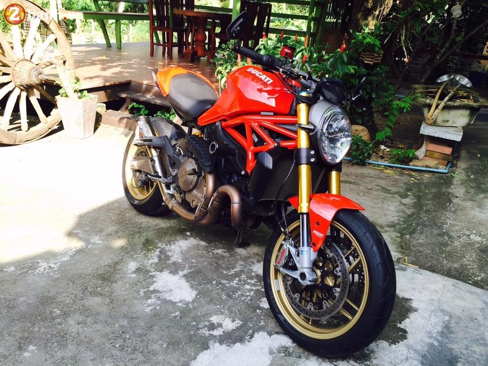 Ducati monster 821 đẹp ngất ngây trong bản độ đầy đồ hiệu