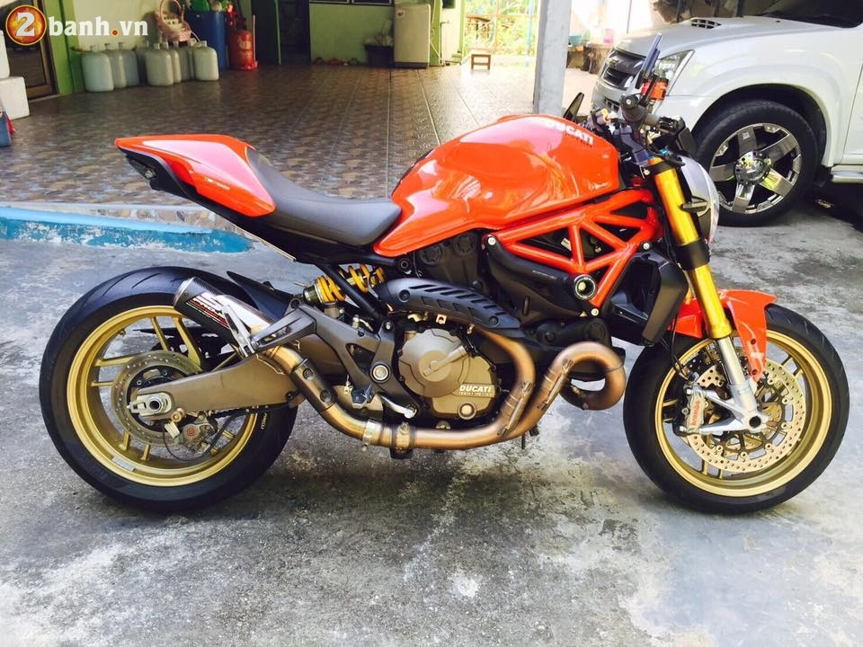 Ducati monster 821 đẹp ngất ngây trong bản độ đầy đồ hiệu