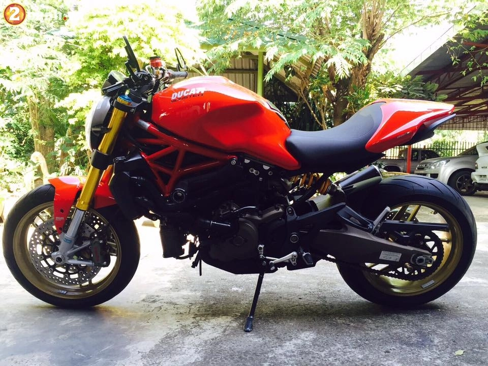 Ducati monster 821 đẹp ngất ngây trong bản độ đầy đồ hiệu