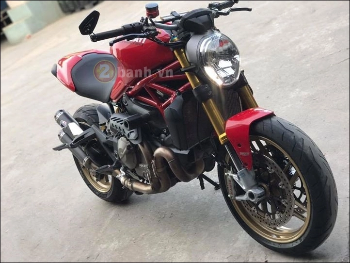 Ducati monster 821 độ hầm hố với loạt đồ chơi hàng hiệu đầy hiệu quả