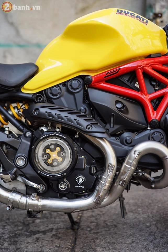 Ducati monster 821 trong bản độ lung linh sau tai nạn