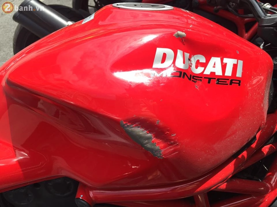 Ducati monster 821 trong bản độ lung linh sau tai nạn