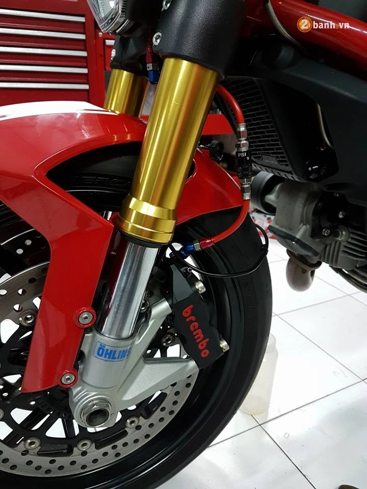 Ducati monter 796 quái thú đường phố bên loạt đồ chơi hàng hiệu