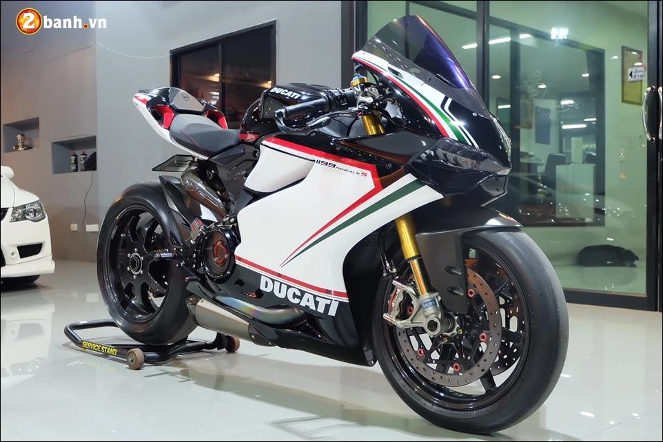 Ducati panigale 1199 độ quỷ dữ hung bạo cùng tem đấu thể thao