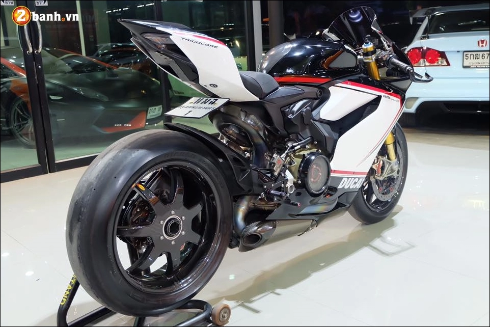 Ducati panigale 1199 độ quỷ dữ hung bạo cùng tem đấu thể thao