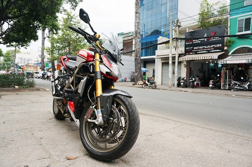  ducati street fighter 1098s khoác áo tricolore 