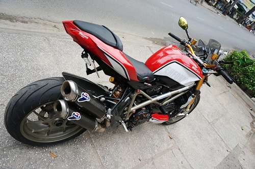  ducati street fighter 1098s khoác áo tricolore 