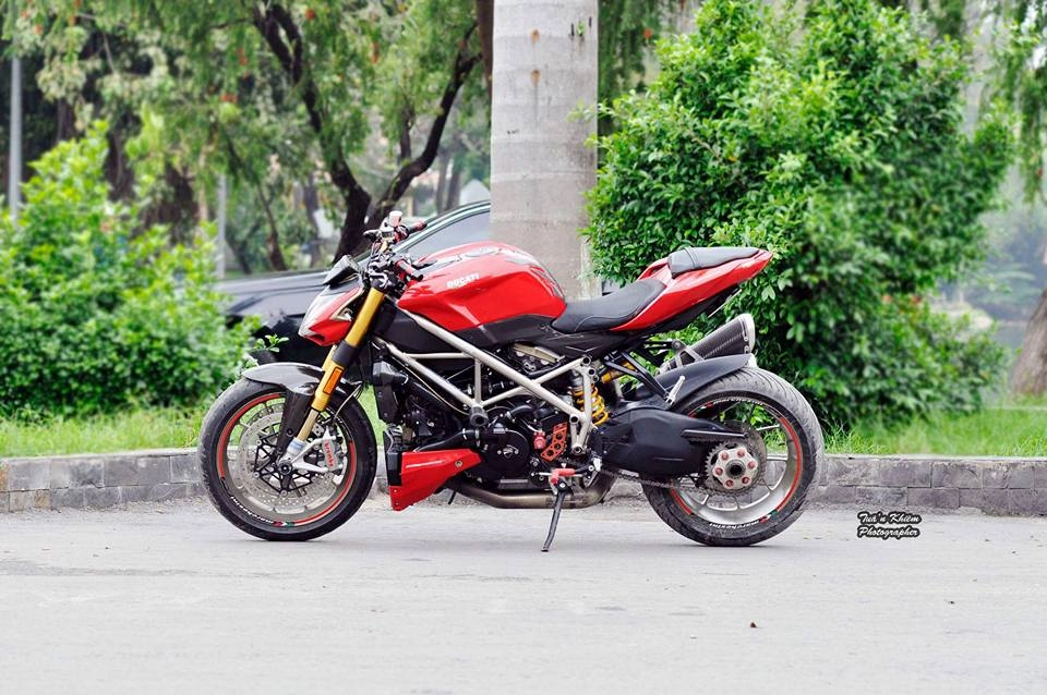 Ducati streetfighter siêu chất trong bản độ đầy đồ hiệu tại việt nam