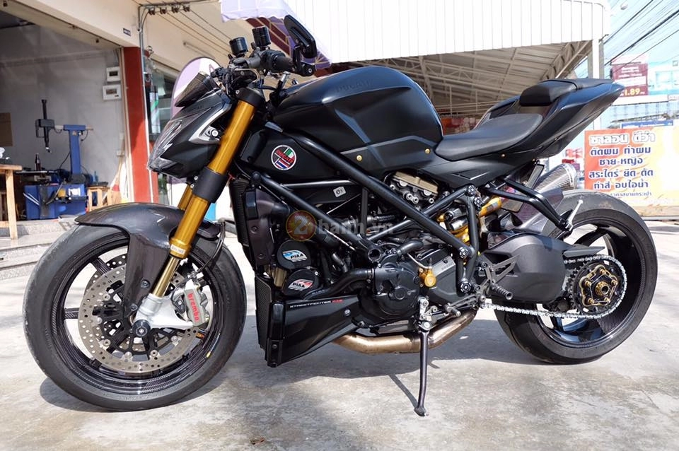 Ducati streetfighter trong bản độ siêu ngầu đón đầu năm mới