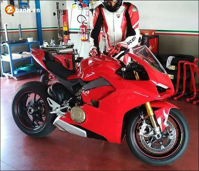 Ducati v4 superbike lộ diện trước ngày ra mắt