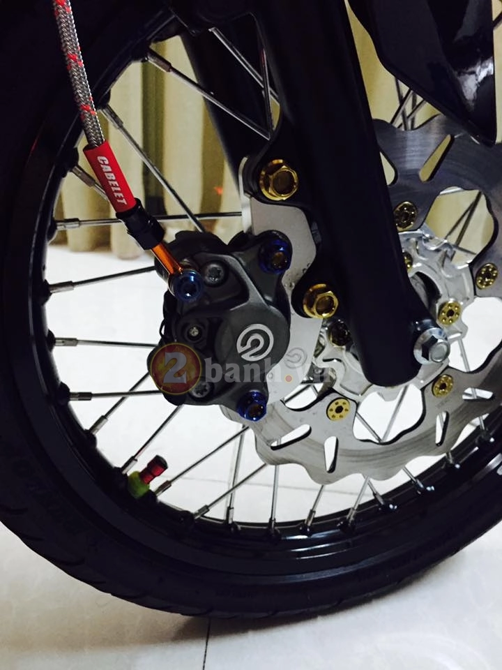 Exciter 150 đen dữ dằn với cặp heo brembo 1199