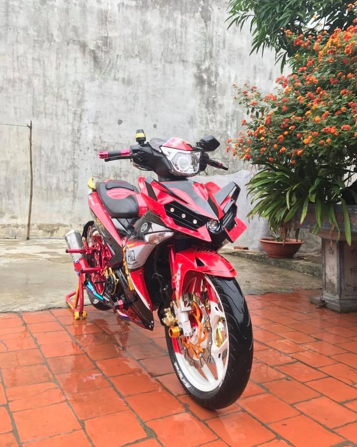 Exciter 150 độ siêu ngầu với mặt nạ mang phong cách h2 của biker hà nội