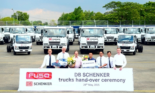  fuso bàn giao lô xe tải đầu tiên cho db schenker 