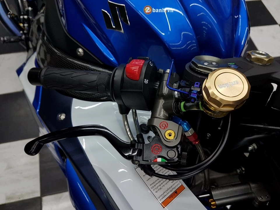 Gsx-r1000 sành điệu bên dàn đồ chơi hàng hiệu