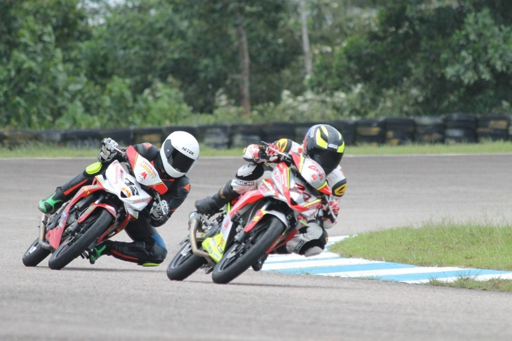 Hai tay đua việt nam tham gia giải đua mô tô châu á arrc 2017