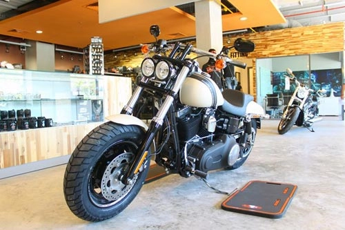 Harley-davidson fat bob giá 700 triệu đồng tại vn