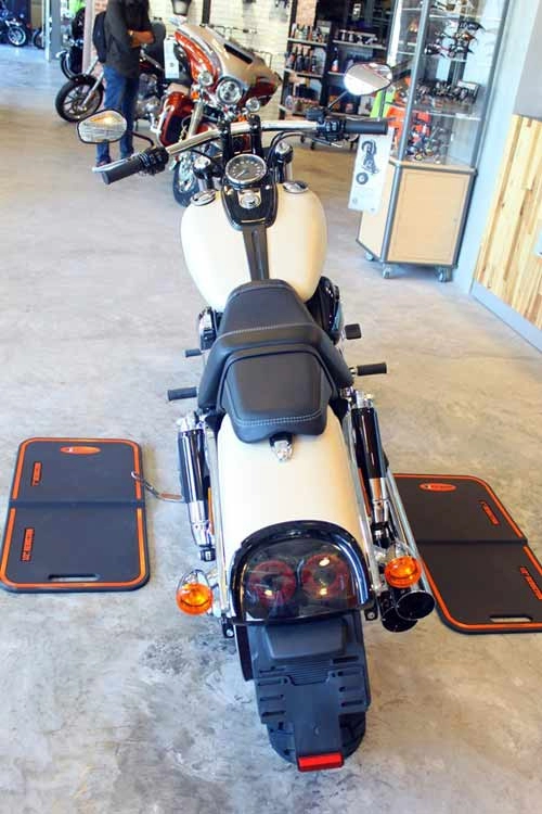 Harley-davidson fat bob giá 700 triệu đồng tại vn