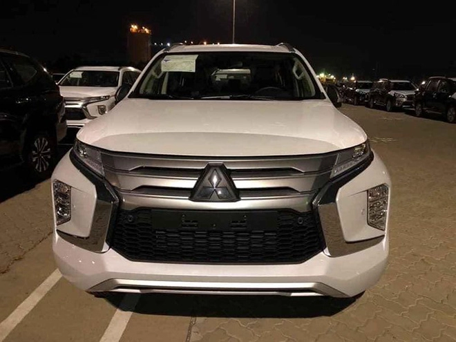 Hình ảnh lô xe mitsubishi pajero sport 2020 vừa cập cảng việt nam