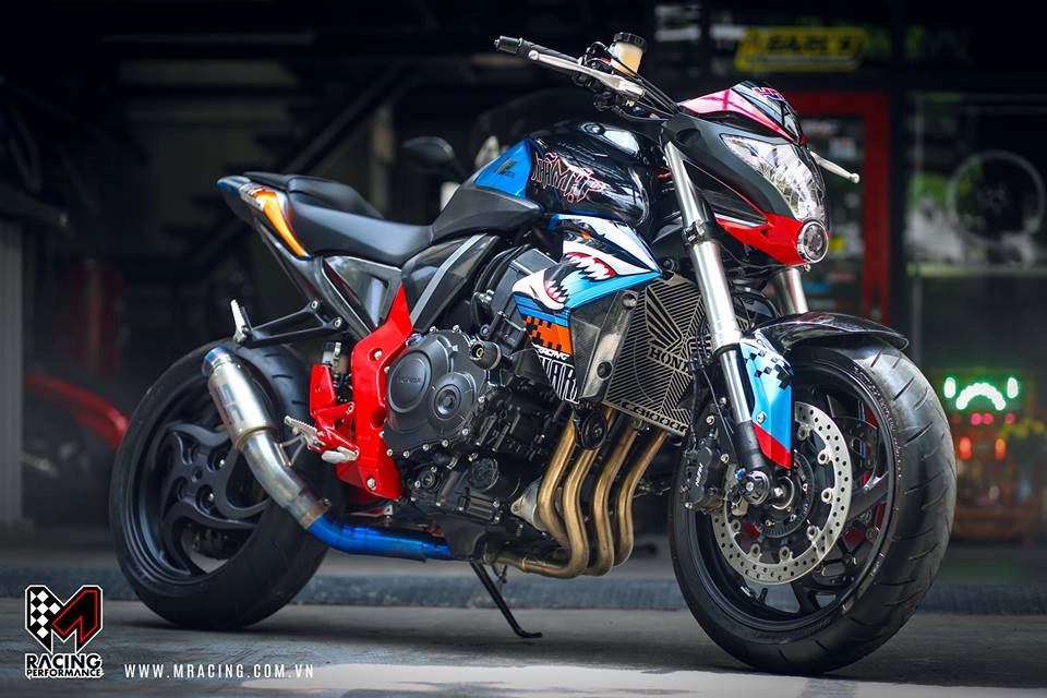 Honda cb1000r hung hãn trong bộ cánh cá mập shark