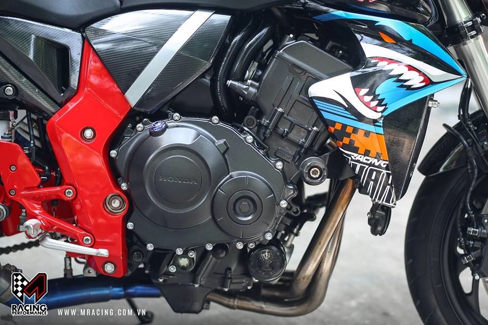 Honda cb1000r hung hãn trong bộ cánh cá mập shark