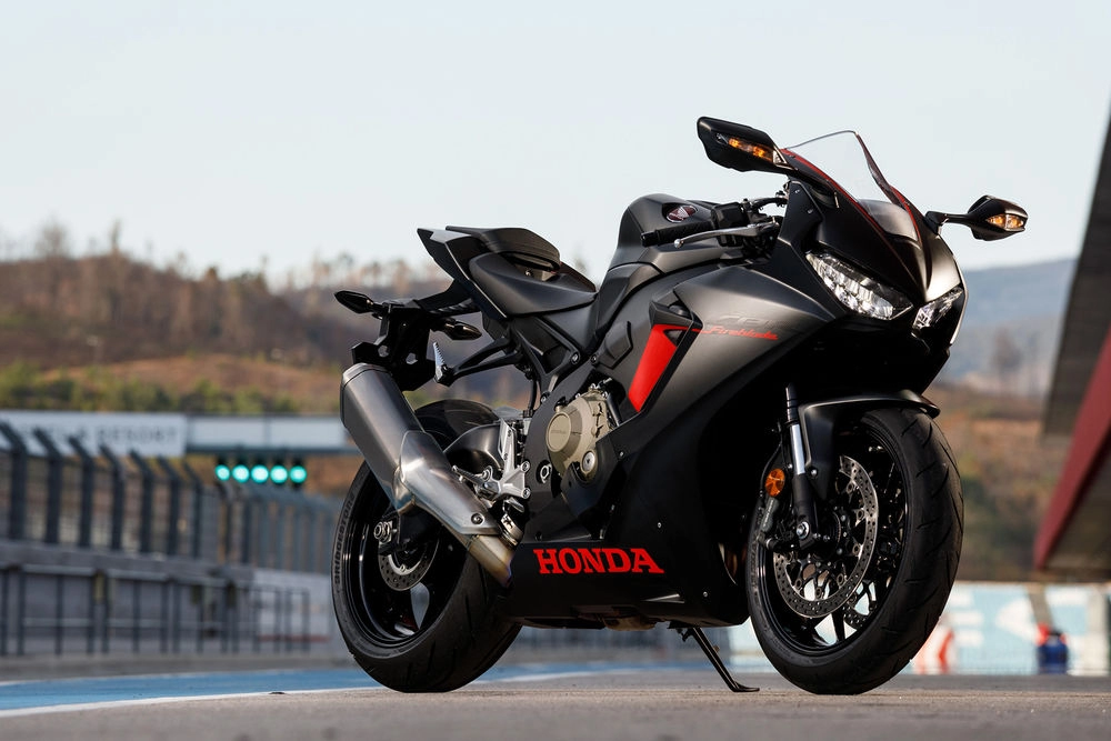 Honda cbr1000rr 2017 được bán với giá từ 403 triệu đồng tại nhật bản