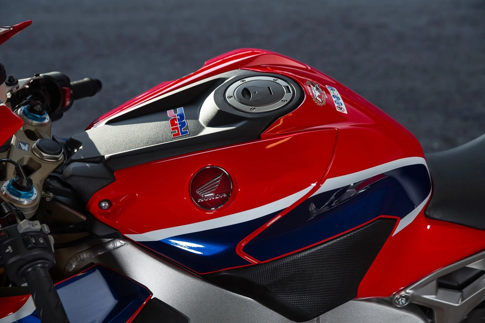 Honda cbr1000rr 2017 được bán với giá từ 403 triệu đồng tại nhật bản