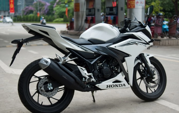 Honda cbr150 2017 giá bao nhiêu hiện nay tại đại lý