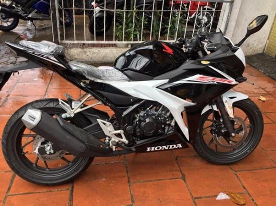 Honda cbr150r 2017 về việt nam với giá bán hơn 110 triệu đồng