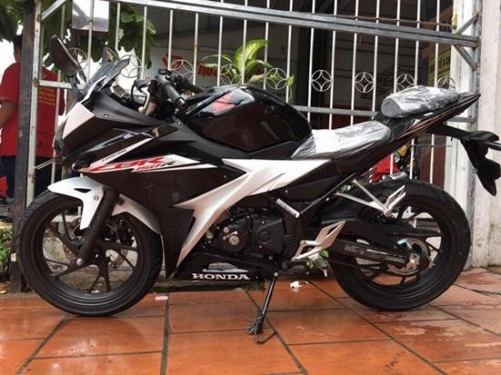 Honda cbr150r 2017 về việt nam với giá bán hơn 110 triệu đồng