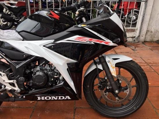 Honda cbr150r 2017 về việt nam với giá bán hơn 110 triệu đồng