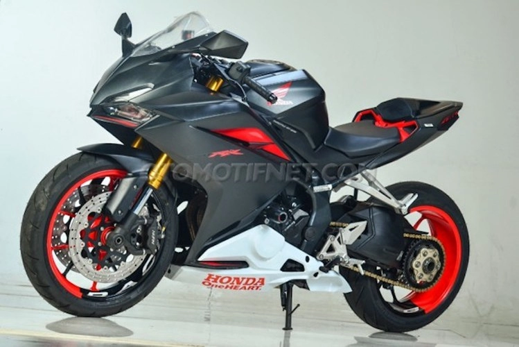 Honda cbr250rr cực chất với dàn chân một gắp từ ducati streetfighter