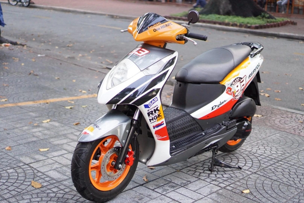 Honda dylan 150 đẹp lộng lẫy trong màu áo repsol cá tính