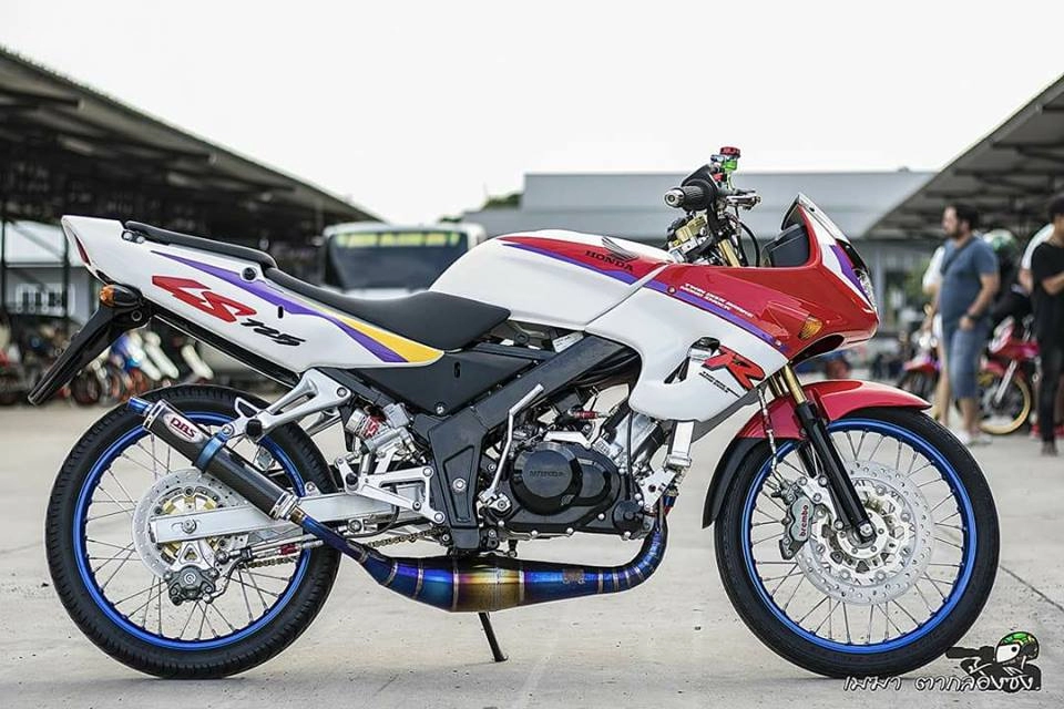 Honda ls125 độ đẹp vi diệu dưới góc ảnh xóa phông đầy nghệ thuật