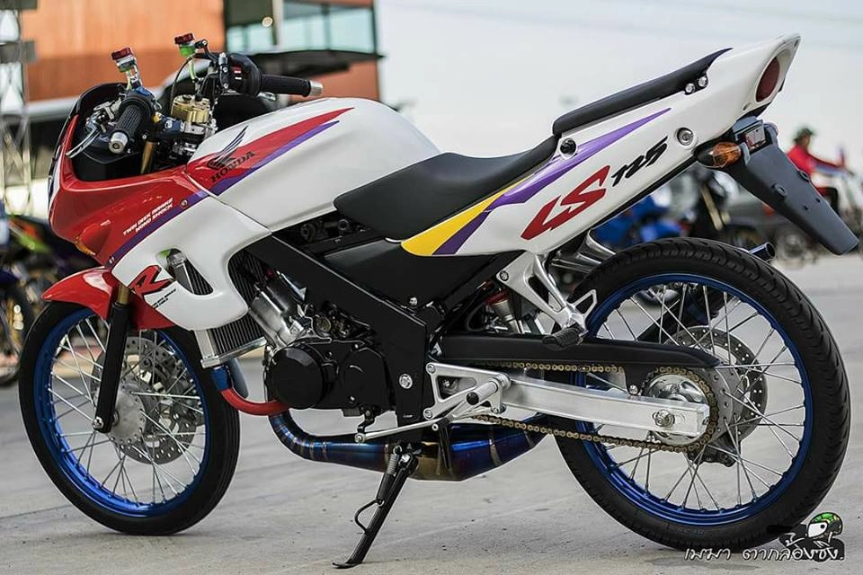 Honda ls125 độ đẹp vi diệu dưới góc ảnh xóa phông đầy nghệ thuật