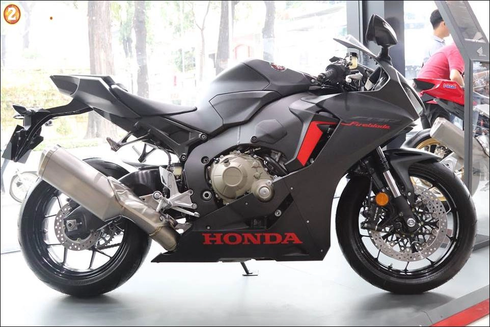 Honda moto bán được 160 xe trong ngày đầu tiên khai trương showroom