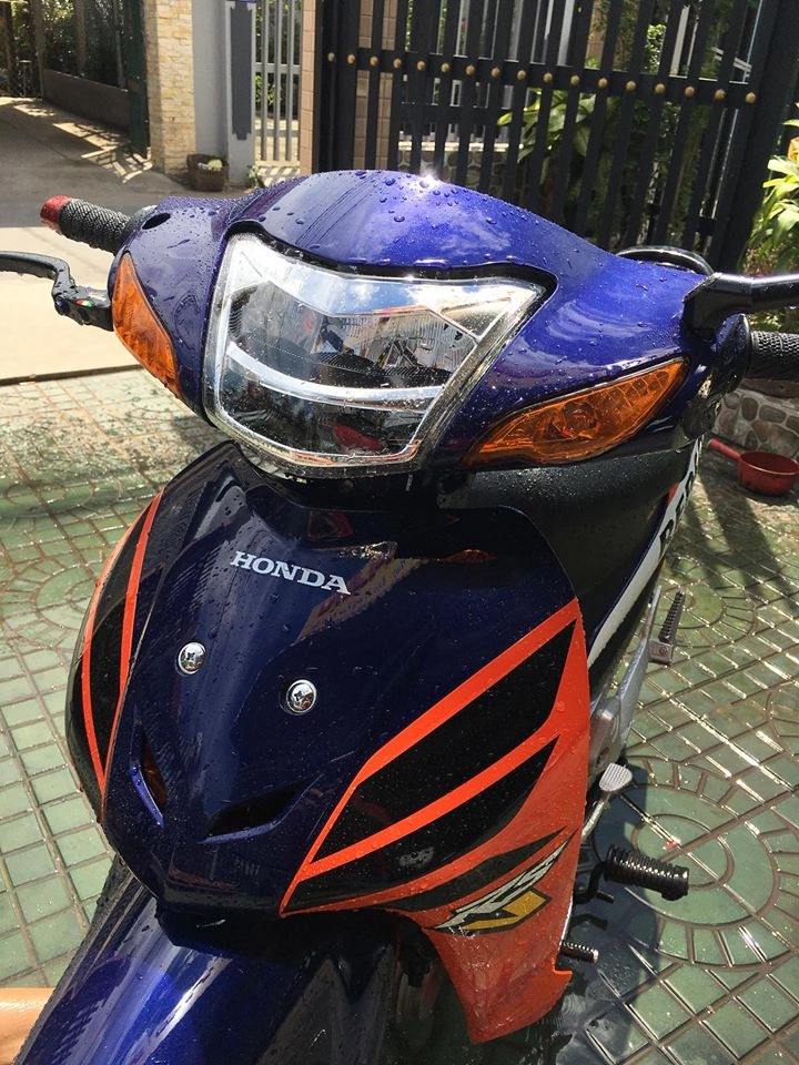 Honda wave độ sang chảnh với đồ hiệu trong phong cách repsol