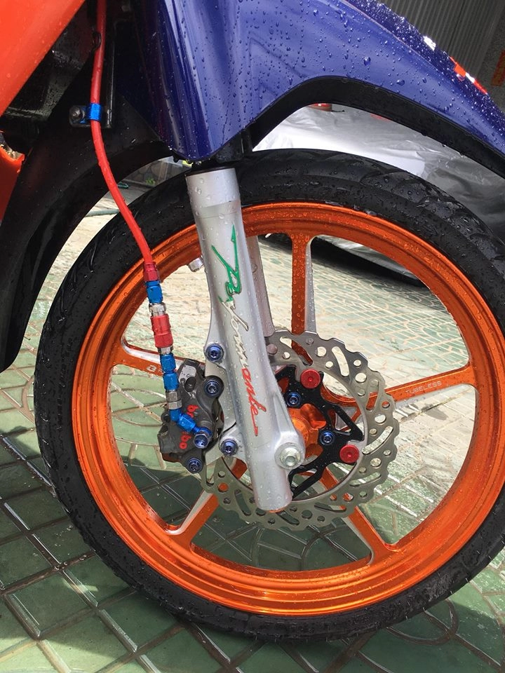 Honda wave độ sang chảnh với đồ hiệu trong phong cách repsol