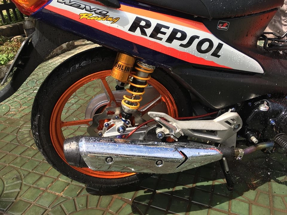 Honda wave độ sang chảnh với đồ hiệu trong phong cách repsol