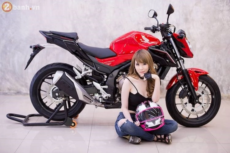 Hotgirl xinh đẹp thả dáng đầy sexy bên cạnh honda cb500f 2017