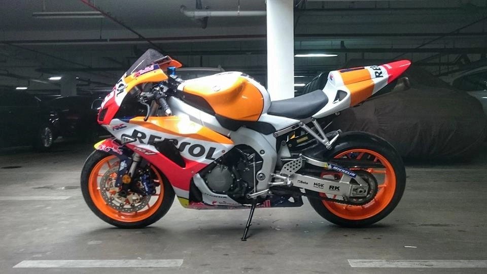 Huyền thoại cbr1000rr 2007 tốc biến với bộ áo repsol motogp 2017