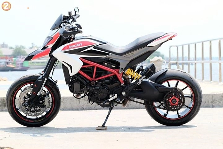 Hypermotard 821 trong bản độ nhẹ nhàng nhưng đầy kích thích