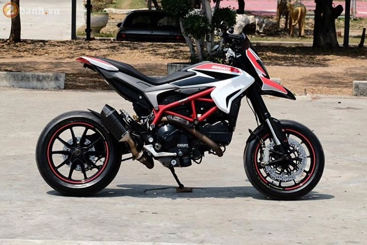 Hypermotard 821 trong bản độ nhẹ nhàng nhưng đầy kích thích