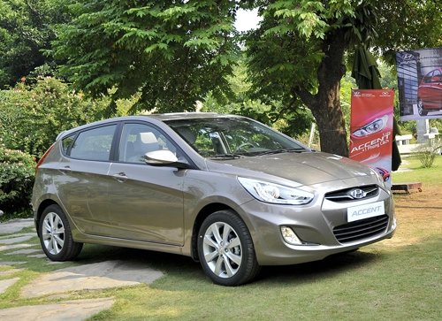  hyundai accent 5 cửa giá 569 triệu đồng 