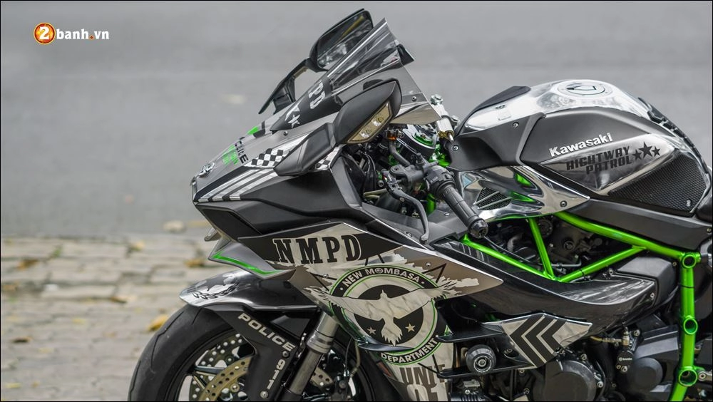 Kawasaki h2 cỗ máy tốc độ phô diễn trang phục police hoành tráng