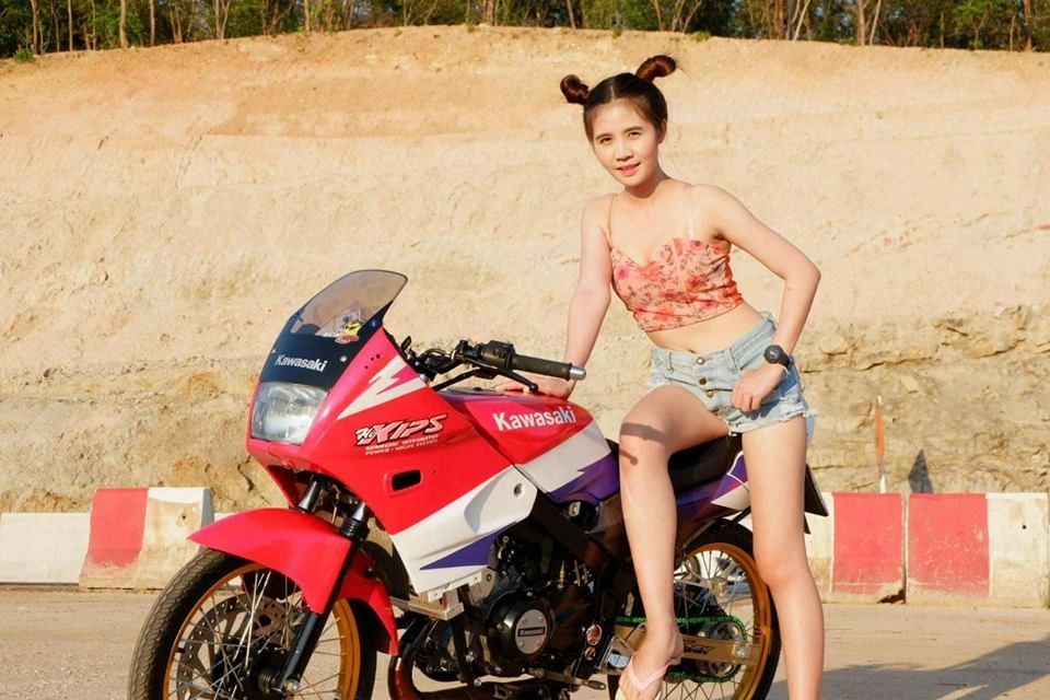 Kawasaki kips 150 độ khoe dáng cùng teen girl nóng bỏng ở xứ sở chùa vàng