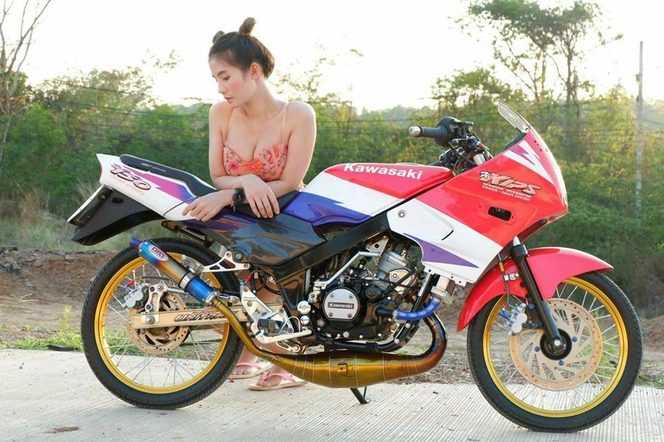 Kawasaki kips 150 độ khoe dáng cùng teen girl nóng bỏng ở xứ sở chùa vàng