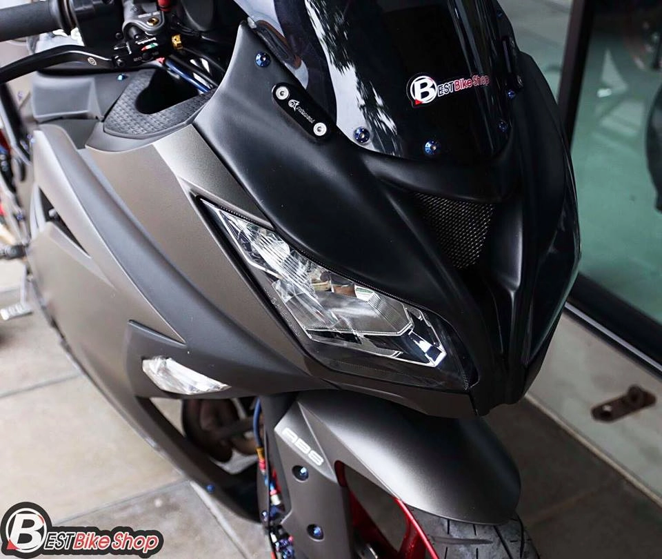 Kawasaki ninja 300 độ kịch độc với thân hình matte black